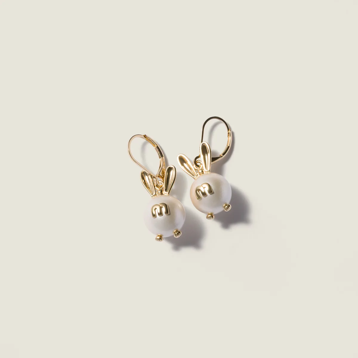 Miu Miu Metal earrings with pendant (Gold/Cream)